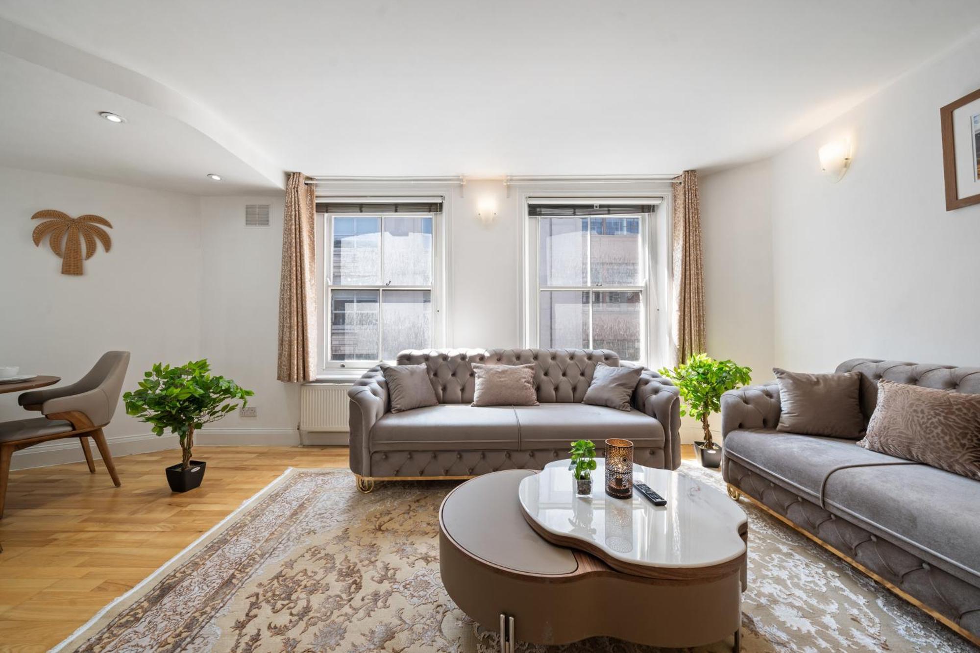 Stylish And Modern In Vibrant Soho Unbeatable Location Wdg Londen