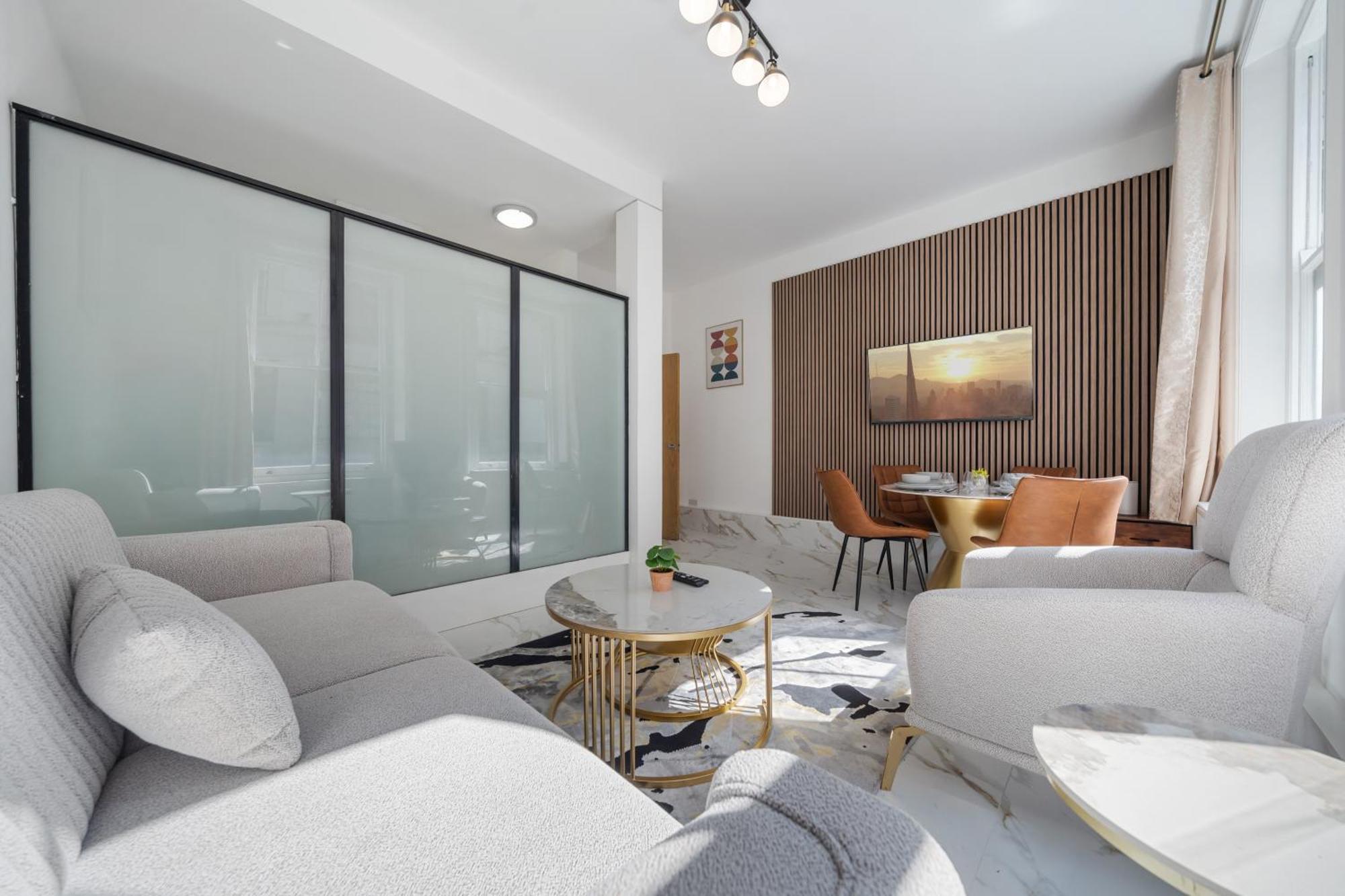 Stylish And Modern In Vibrant Soho Unbeatable Location Wdg Londen